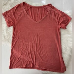 American Eagle soft and sexy short-sleeve V-neck reddish-pink t-shirt